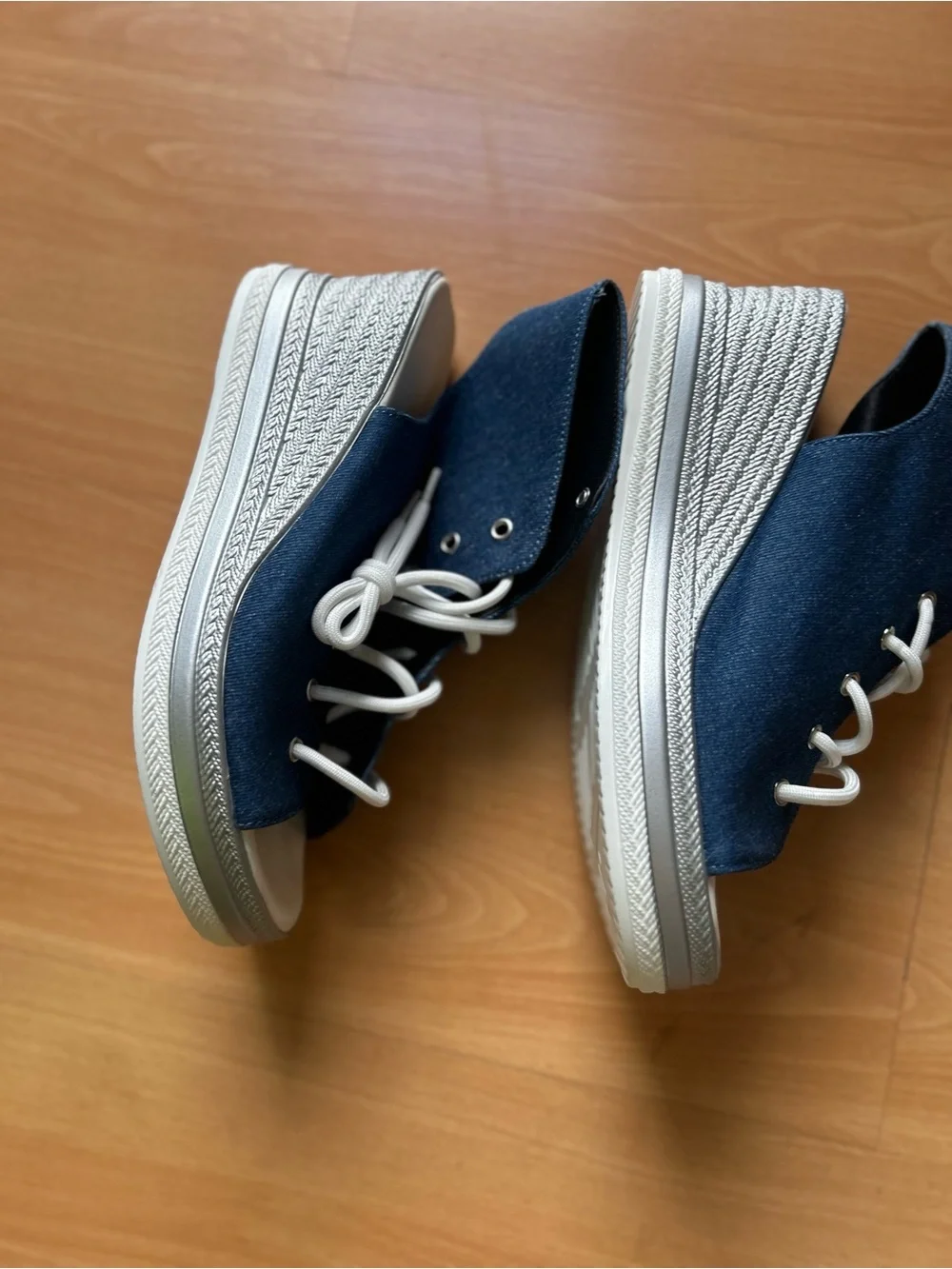 NWOT Women’s Navy Lace-Up Platform Sneakers size 11